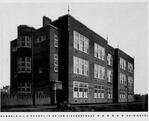De school niet lang na de oplevering, nog aan de Jan Lievenstraat.
<br/>
Wendingen nr 7, 1923